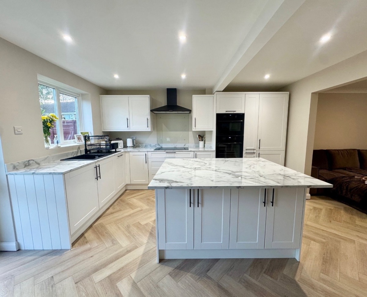 Kitchen Fitter: Image 1